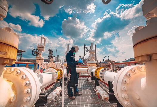Petrochemical refinery facility